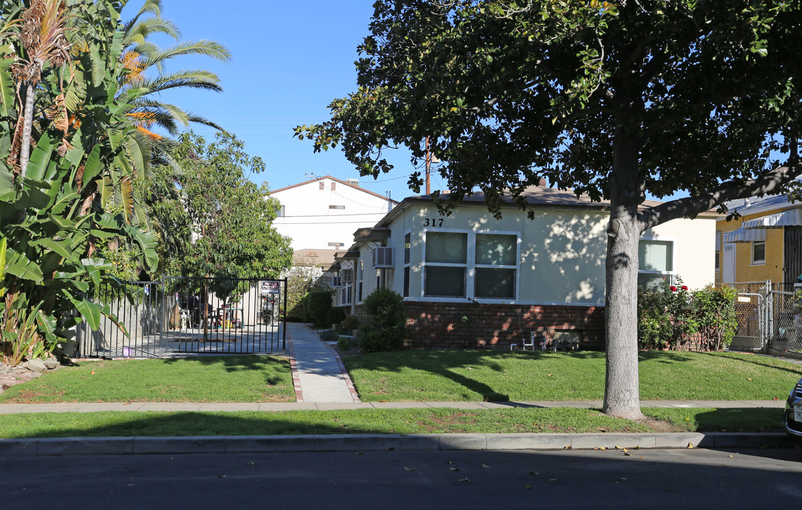 315 E Valencia Ave in Burbank, CA - Building Photo