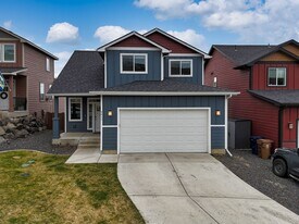 8411 N James Ct in Spokane, WA - Building Photo