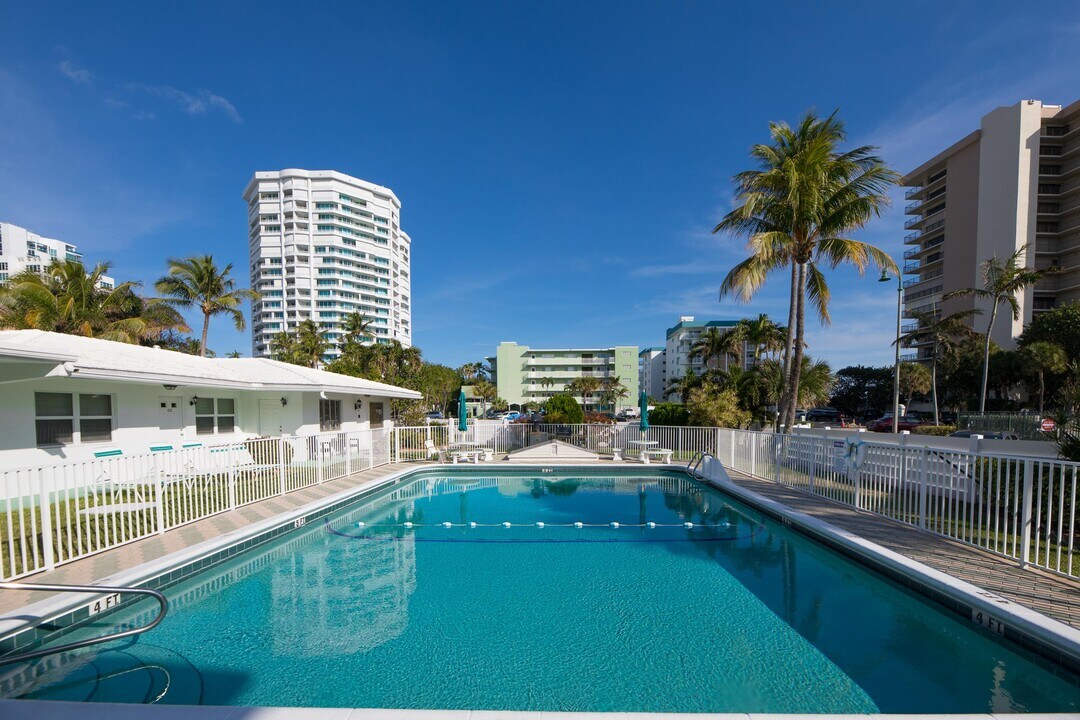 1751 S Ocean Blvd, Unit 101 in Pompano Beach, FL - Foto de edificio