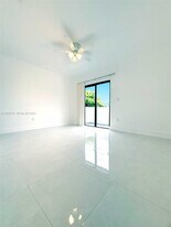 3079 NW 11th St in Miami, FL - Building Photo