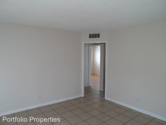 126 Woodrow Ave-Unit -# A in Bakersfield, CA - Foto de edificio - Building Photo