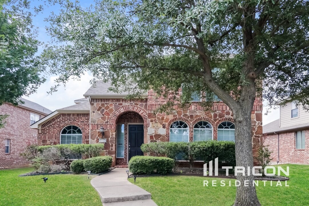 2785 Greenway Dr in Frisco, TX - Building Photo
