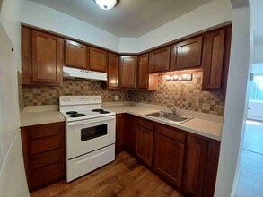 1861 W 13 Mile Rd in Madison Heights, MI - Building Photo - Building Photo