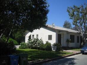 2103 Vine St, Unit 2 in Los Angeles, CA - Building Photo - Building Photo