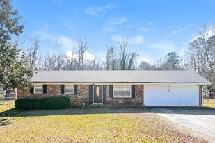 2851 Britt Dr in Douglasville, GA - Building Photo