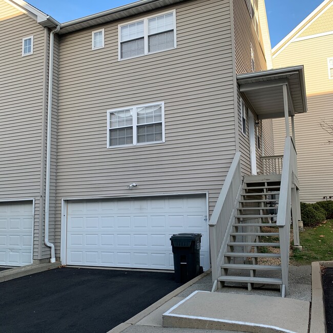 1 Union Ave, Unit 12 in Danbury, CT - Building Photo - Building Photo