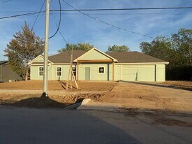 207 Railroad Ave in Sanger, TX - Building Photo