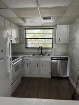 2153 N 14th Ave, Unit 2153 in Hollywood, FL - Building Photo