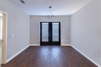 5609 SMU Boulevard in Dallas, TX - Foto de edificio - Building Photo