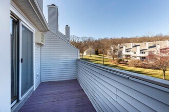 187 Lovers Ln in Torrington, CT - Foto de edificio - Building Photo