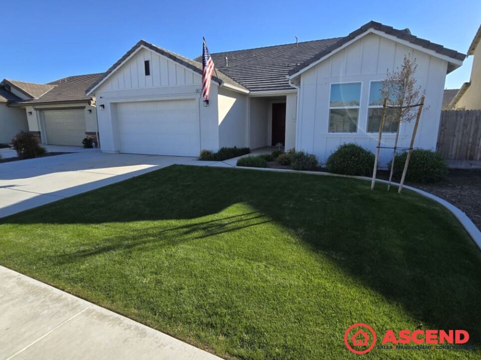 15811 Santa Clara Ct in Bakersfield, CA - Building Photo