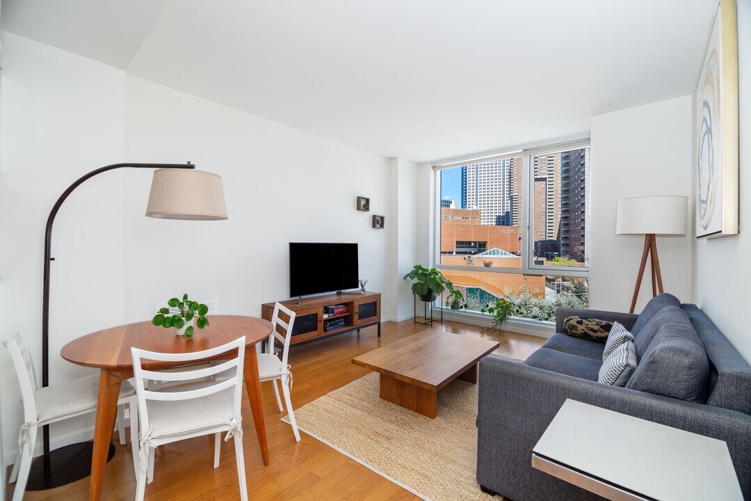 200 Chambers St in New York, NY - Building Photo