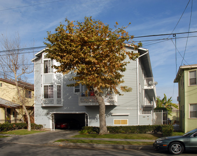 1617 E 6th St in Long Beach, CA - Building Photo - Building Photo