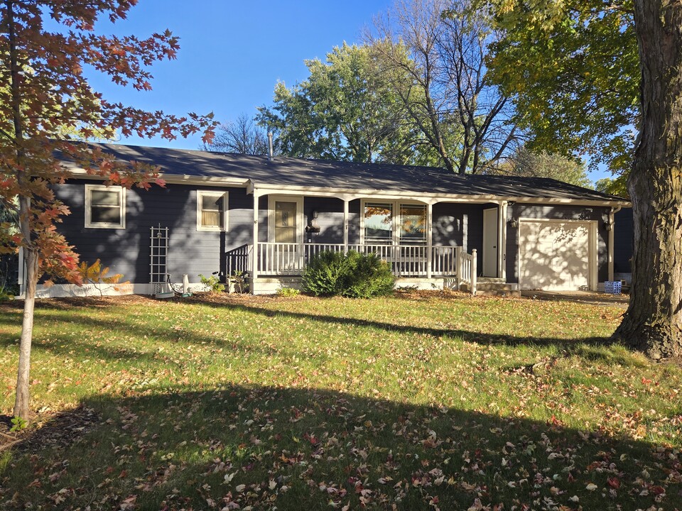 711 Church St in St. Peter, MN - Building Photo