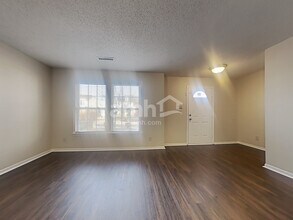 2957 Seasons Dr in Greenwood, IN - Foto de edificio - Building Photo