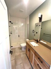 2311 E John St, Unit #2 in Seattle, WA - Building Photo - Building Photo