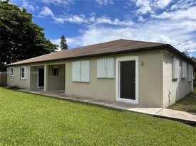 1465 NW 59th St in Miami, FL - Building Photo