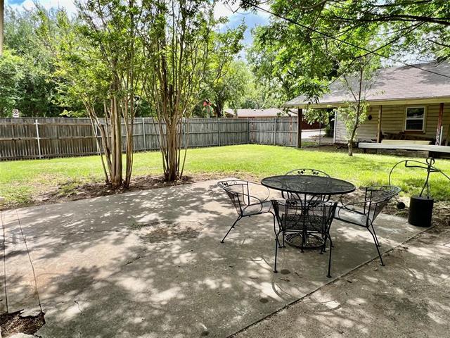 property at 1100 Woodcrest Ln
