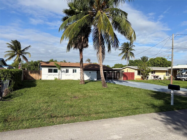4697 SW 35th Ave in Fort Lauderdale, FL - Building Photo - Building Photo