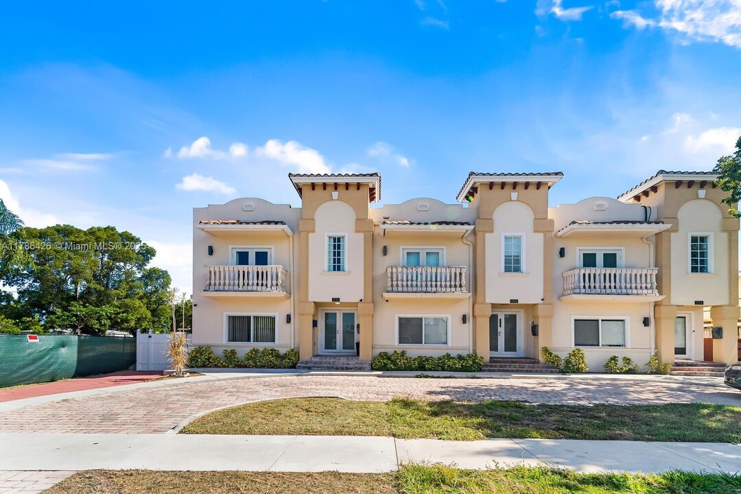 1710 Mayo St in Hollywood, FL - Foto de edificio