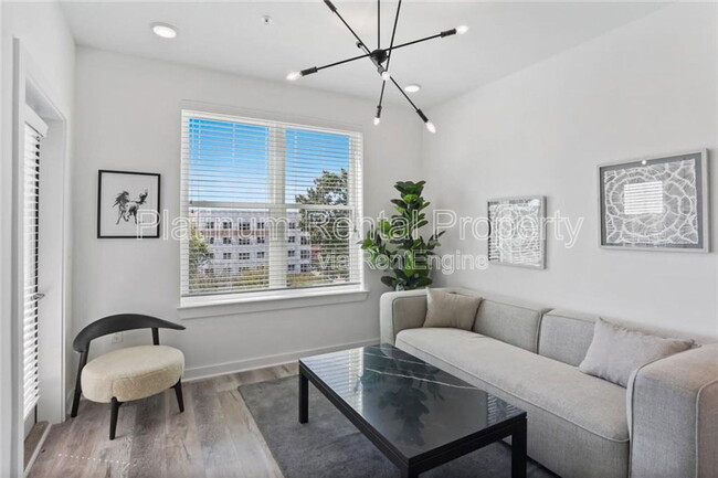 property at 525 Parkway Dr NE