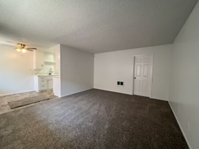 478 HUNT PK in Norwalk, CA - Building Photo - Interior Photo