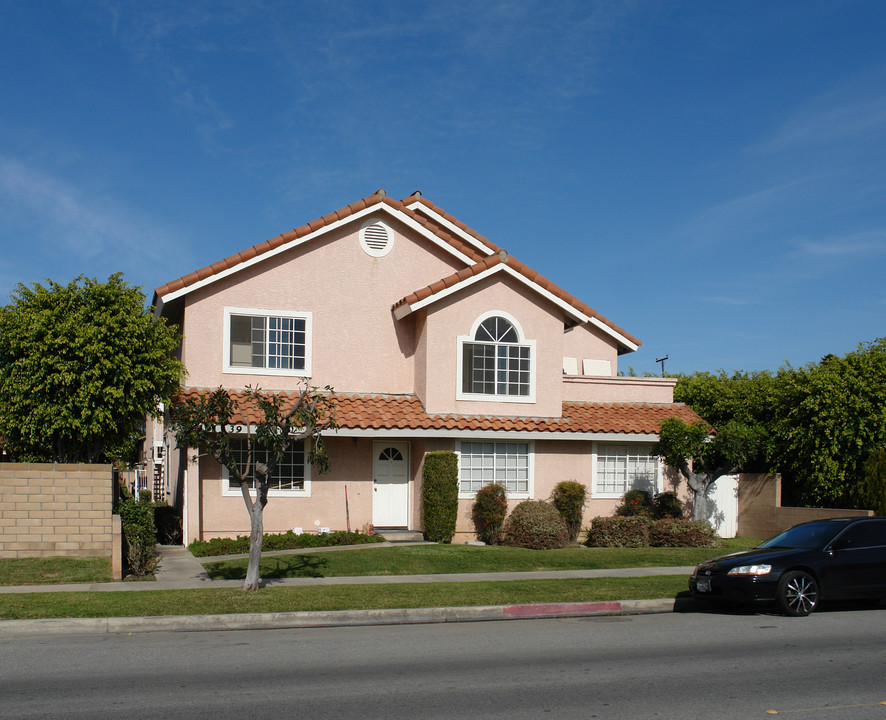 4131-4139 Farquhar Ave in Los Alamitos, CA - Foto de edificio