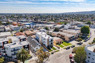 2424 S West View St in Los Angeles, CA - Foto de edificio - Building Photo