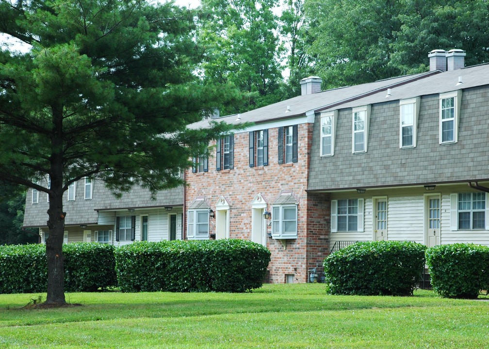 Walden Circle Townhouses in Woodlawn, MD - Building Photo