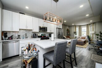 569 Liberty Ave, Unit 2 in Jersey City, NJ - Foto de edificio - Building Photo