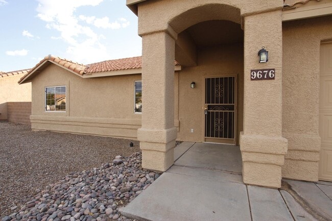 9676 E Paseo Del Tornasol in Tucson, AZ - Building Photo - Building Photo