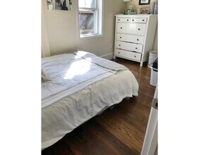 160 Bolton St-Unit -2 in Boston, MA - Building Photo - Building Photo
