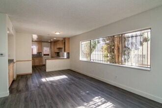 1108 S Corning St in Los Angeles, CA - Building Photo - Building Photo