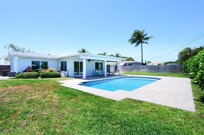 property at 5920 Lake Osborne Dr