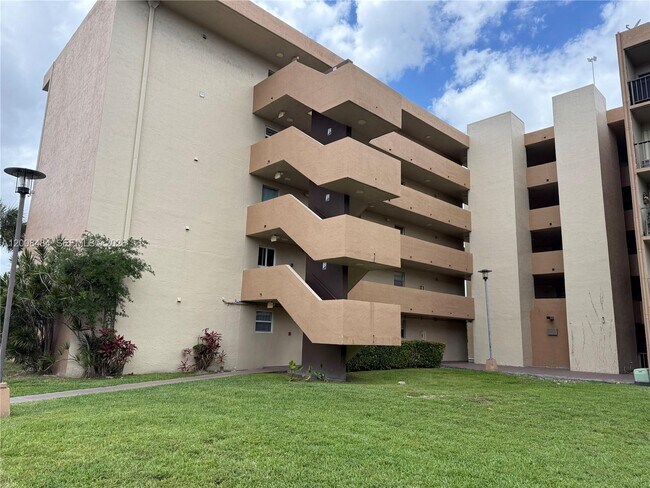 property at 9140 Fontainebleau Blvd