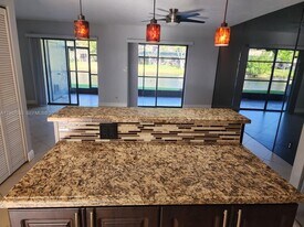 537 N University Dr in Plantation, FL - Building Photo