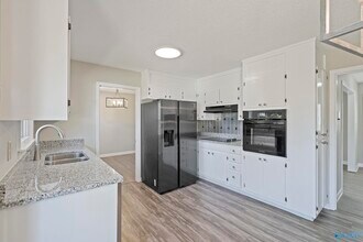 1927 Edenton Dr SW in Huntsville, AL - Building Photo - Building Photo