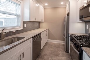 Leonia Manor: In-Unit Washer & Dryer, Heat... Apartments