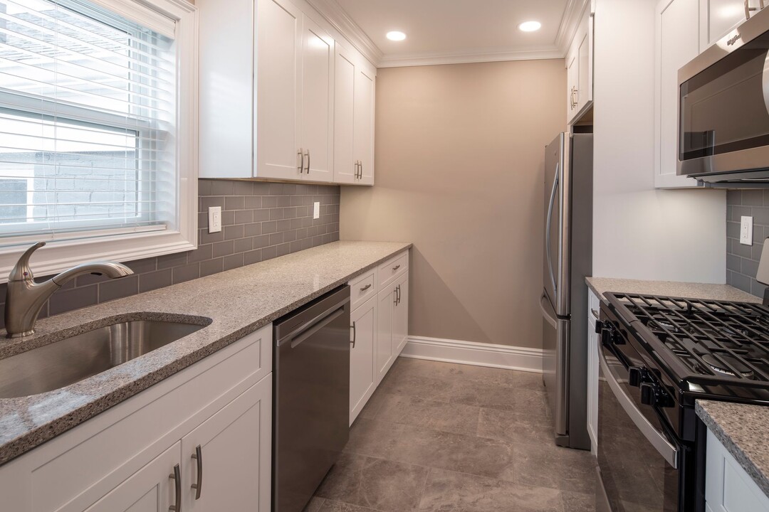 Leonia Manor: In-Unit Washer & Dryer in Leonia, NJ - Building Photo