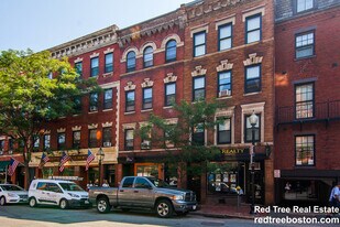 137 Charles St in Boston, MA - Building Photo