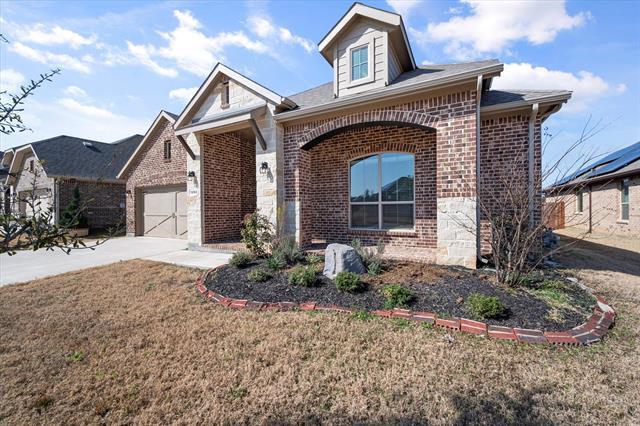 1202 Silver Oak Dr in Mansfield, TX - Foto de edificio - Building Photo