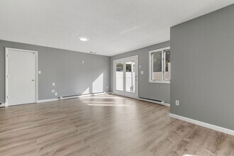 8 Burma Rd in Southbury, CT - Building Photo - Building Photo