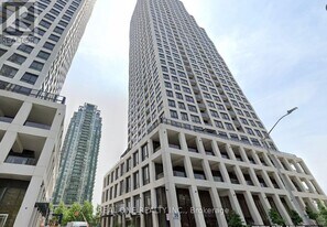 36 Elm Dr W in Mississauga, ON - Building Photo
