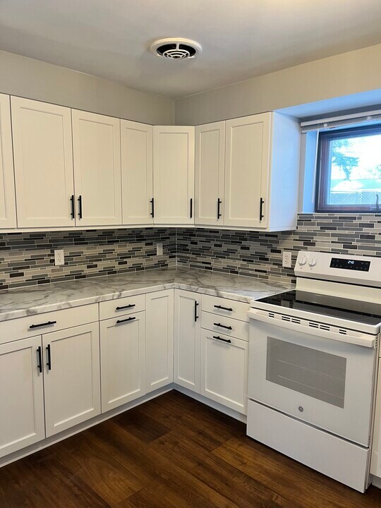 517 Indal St, Unit basement in Redwood Falls, MN - Building Photo