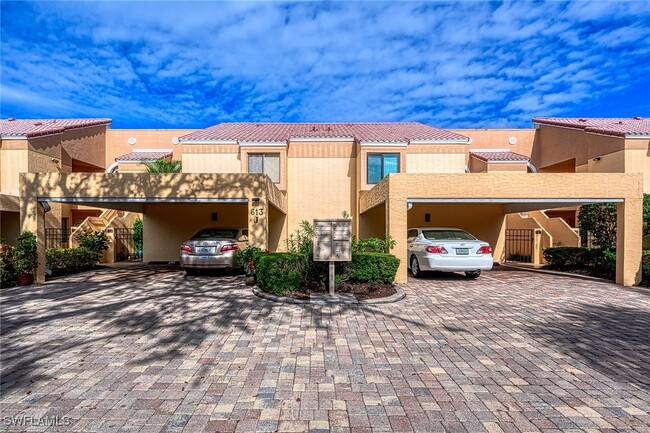 613 Beachwalk Cir in Naples, FL - Building Photo - Building Photo