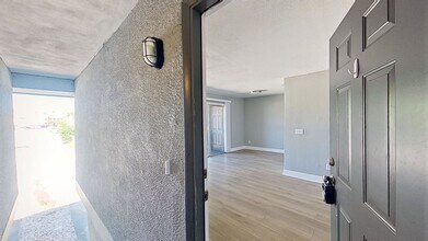 330 6th Ave N in Jacksonville Beach, FL - Foto de edificio - Building Photo