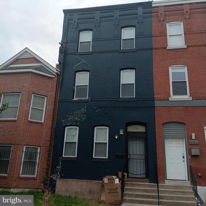 3204 Cecil B. Moore Ave in Philadelphia, PA - Building Photo