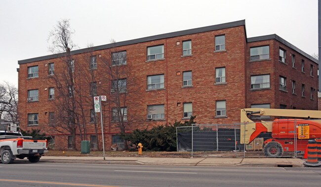 1336 Kingston Rd in Toronto, ON - Building Photo - Building Photo