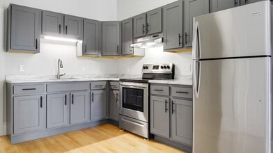 341 Water St in Augusta, ME - Building Photo - Building Photo