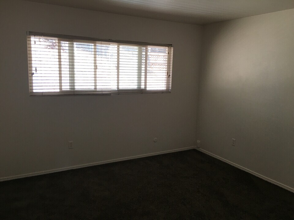 102 Parnassus Cir in Oceanside, CA - Building Photo